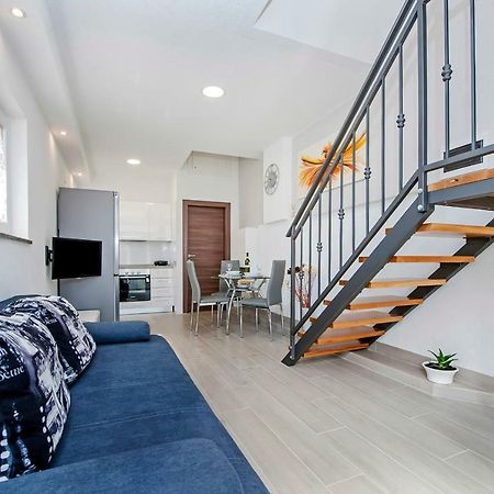 Apartment Anastasia Ровин Екстериор снимка