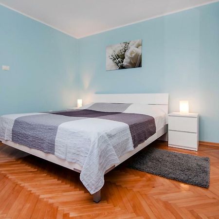 Apartment Anastasia Ровин Екстериор снимка