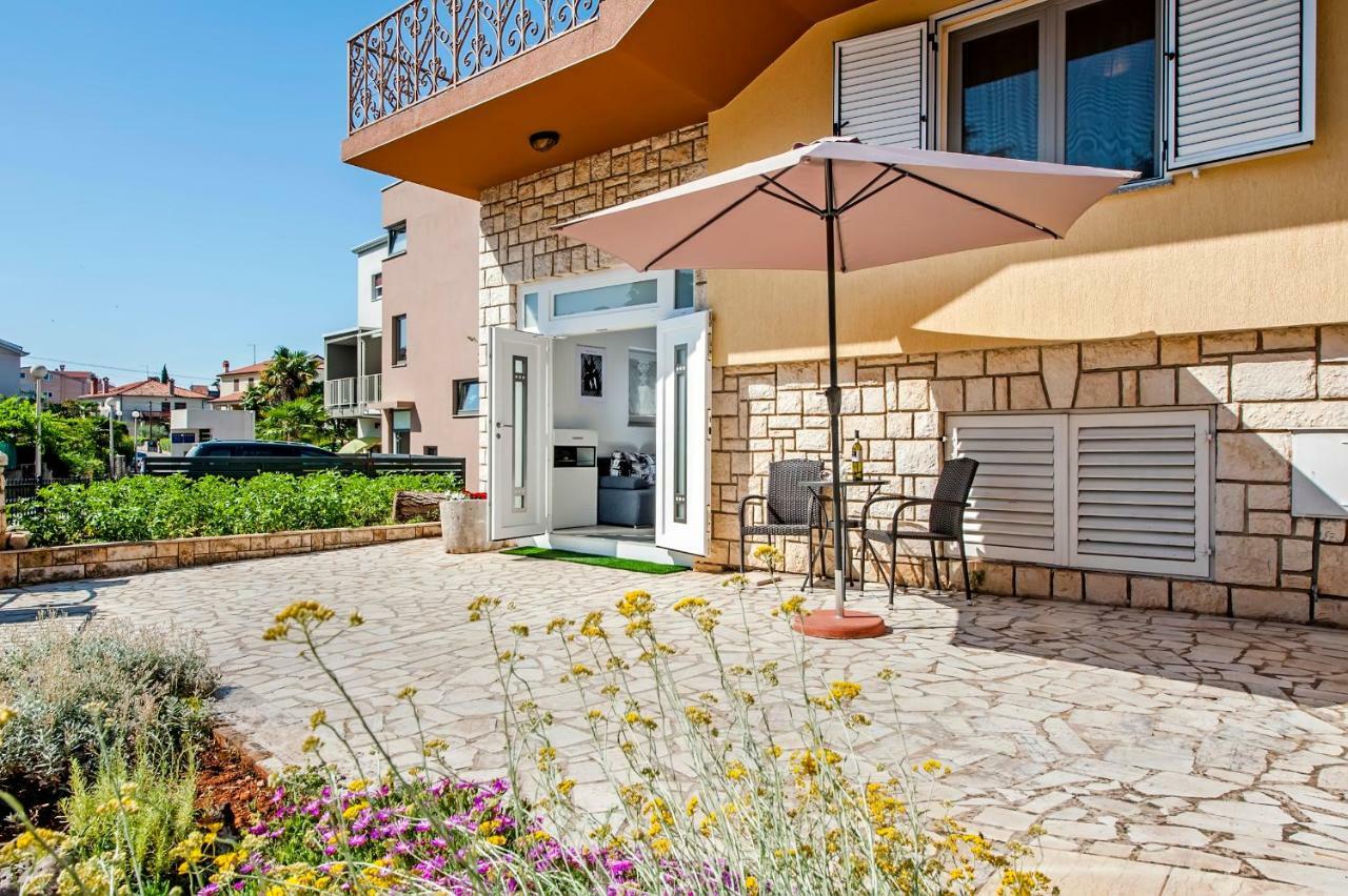 Apartment Anastasia Ровин Екстериор снимка