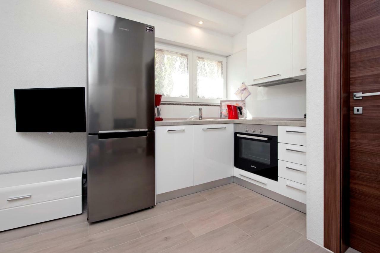 Apartment Anastasia Ровин Екстериор снимка