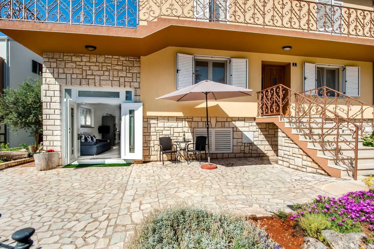 Apartment Anastasia Ровин Екстериор снимка