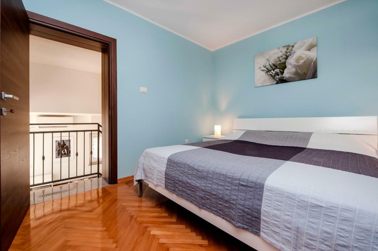 Apartment Anastasia Ровин Екстериор снимка