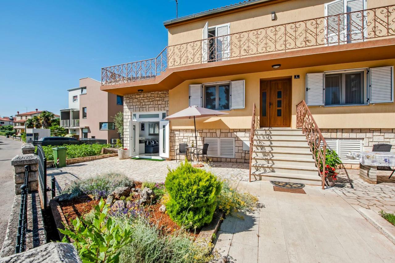 Apartment Anastasia Ровин Екстериор снимка