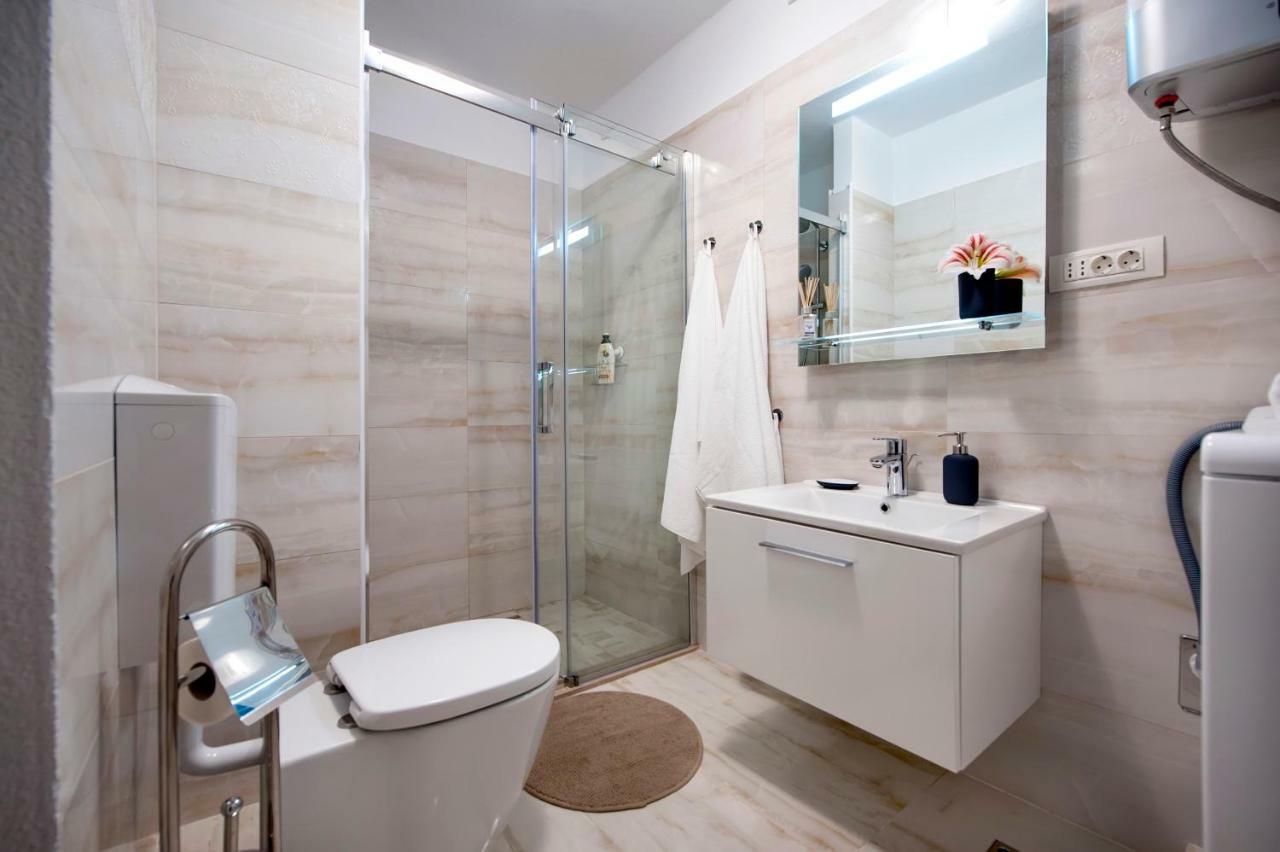 Apartment Anastasia Ровин Екстериор снимка