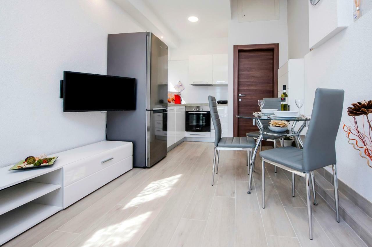 Apartment Anastasia Ровин Екстериор снимка
