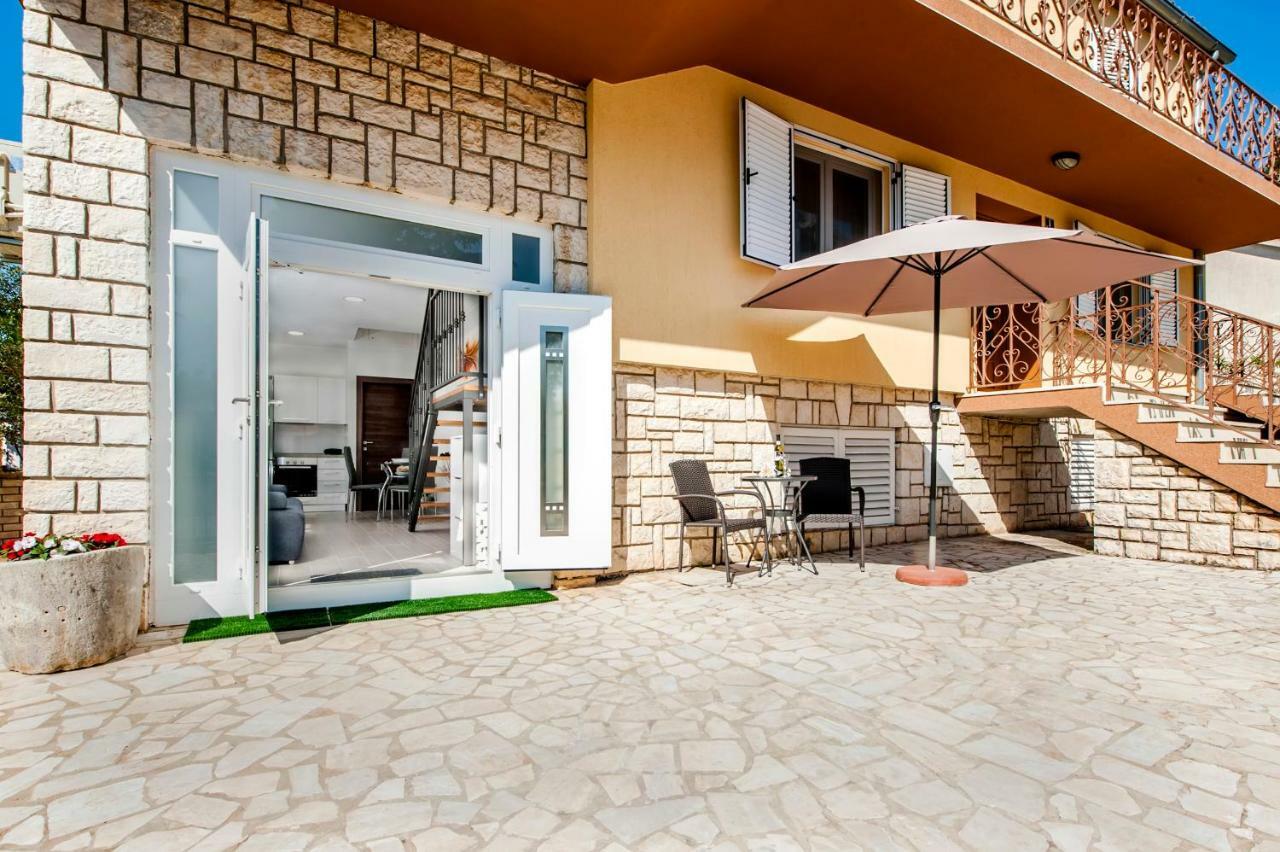 Apartment Anastasia Ровин Екстериор снимка