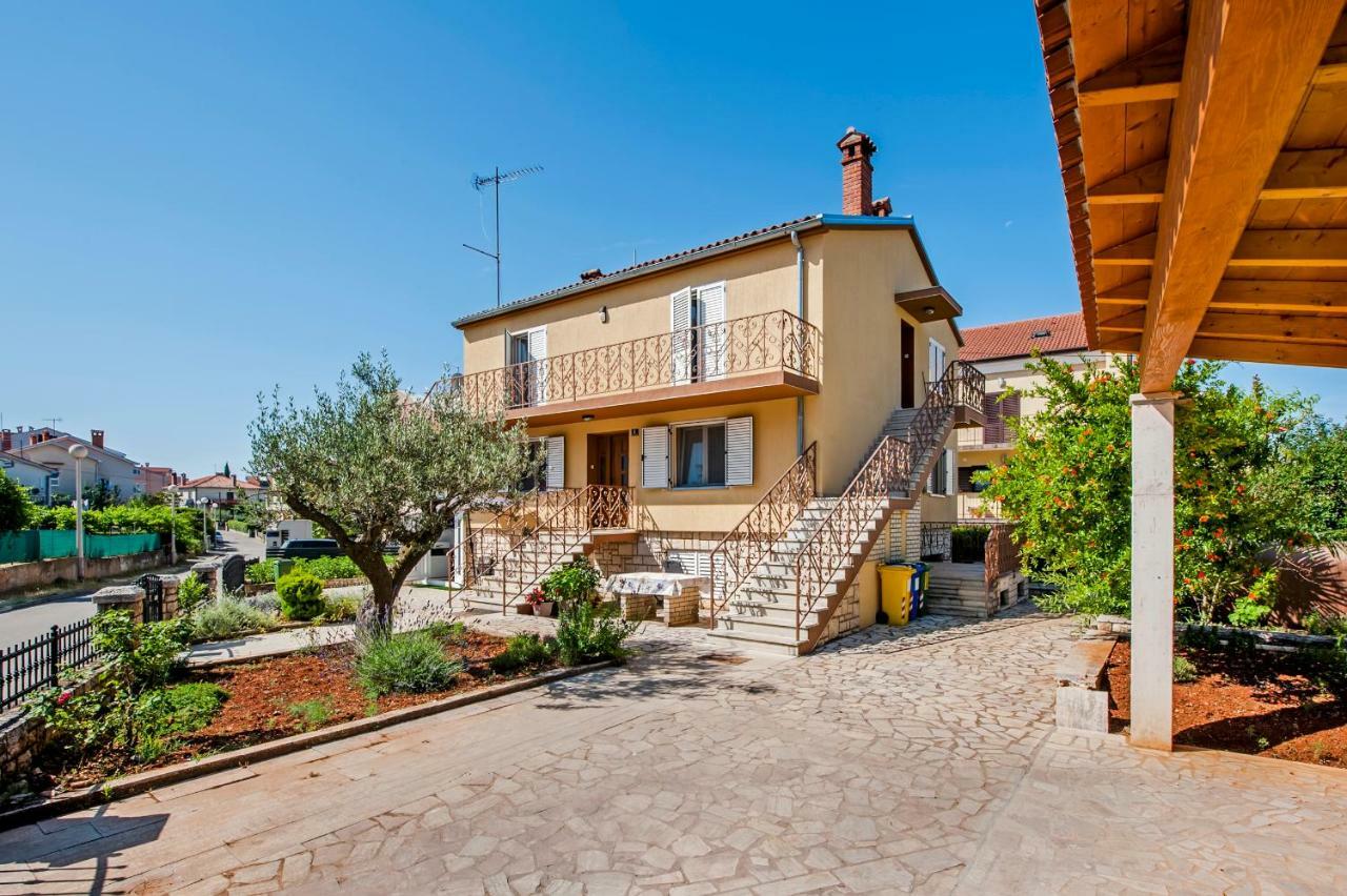 Apartment Anastasia Ровин Екстериор снимка