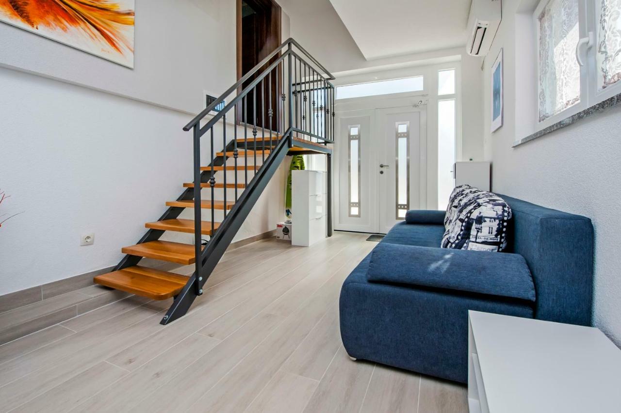 Apartment Anastasia Ровин Екстериор снимка